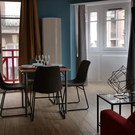 Guest house Room In Apartment - Blue Reves Apartment