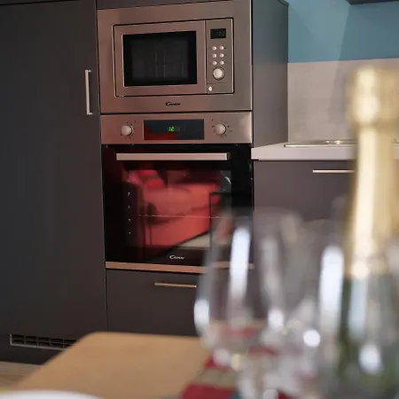 Guest house Room In Apartment - Blue Reves Apartment