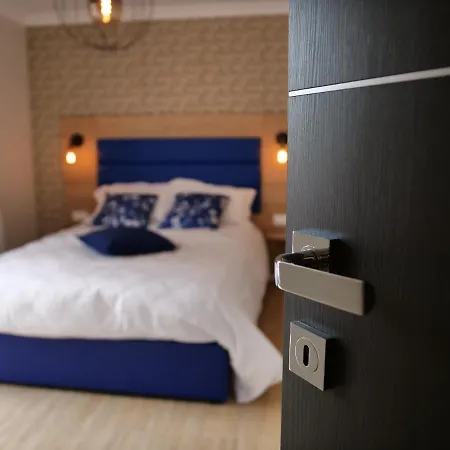 Room In Apartment - Blue Reves Apartment *